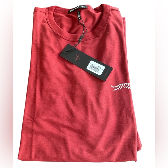 Sun Day Red Tiger Woods tshirt, medium, NWT - Picture 1 of 4